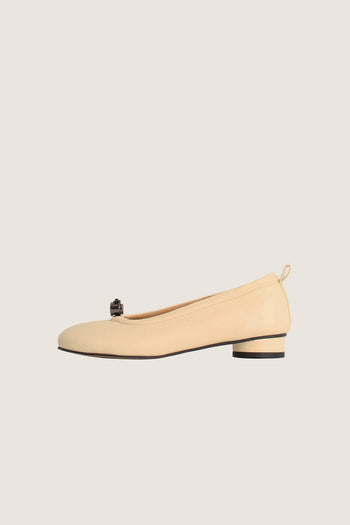 Finoacinque Ngela pink beige round toe stopper flat shoes with a sleek, comfortable design and flat sole.