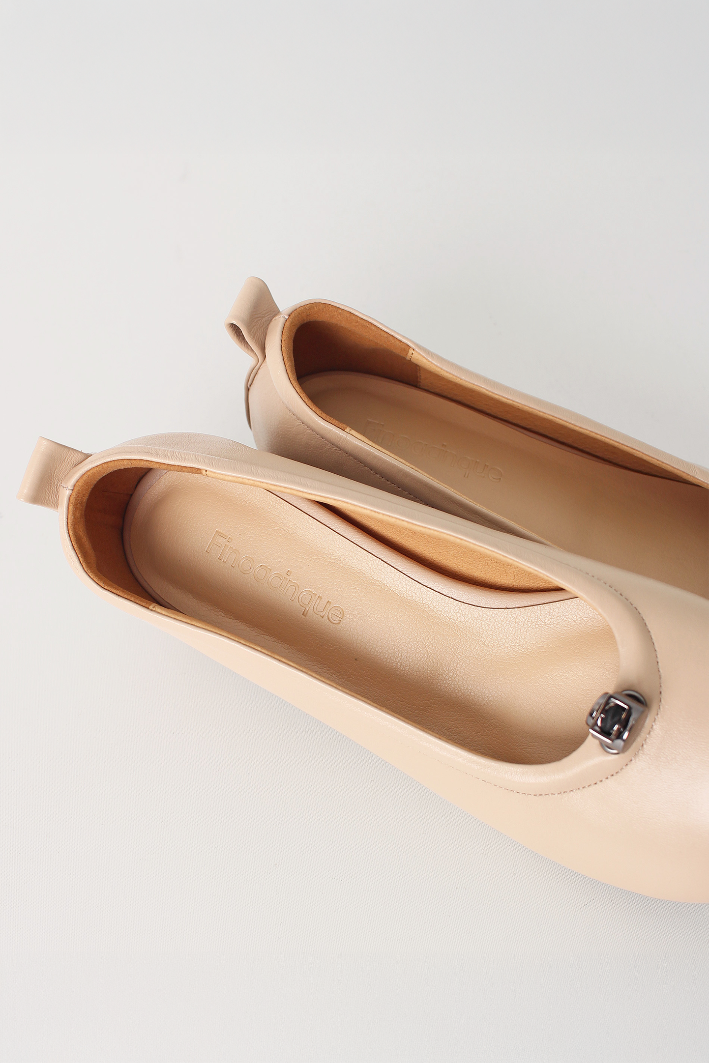Finoacinque Ngela pink beige round toe stopper flat shoes with comfortable flat sole and stylish design.