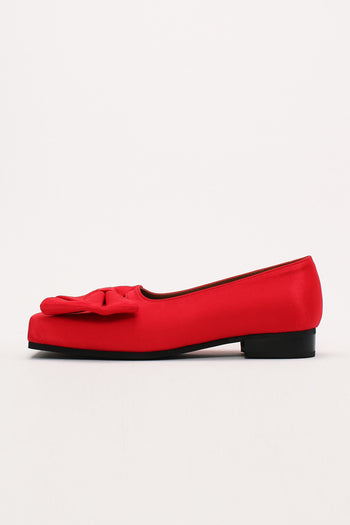 Finoacinque red satin flat shoes with a bow detail, featuring a classic ballerina style for elegant, comfortable wear.