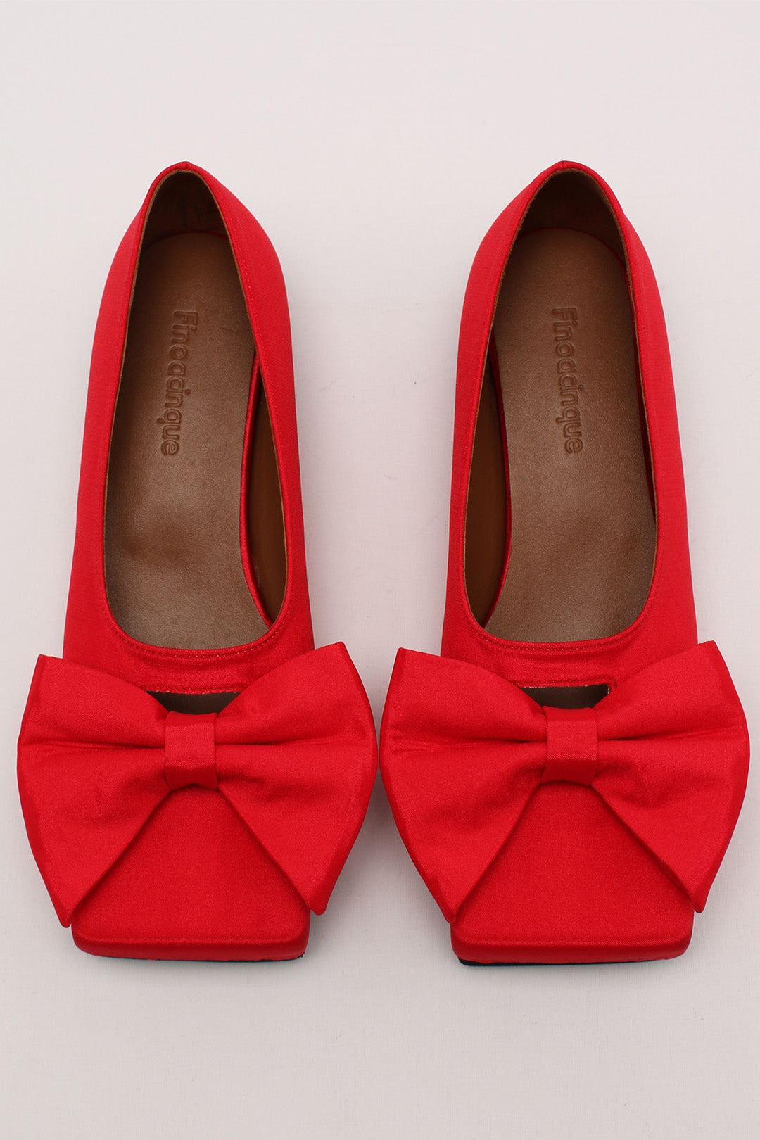 Finoacinque red satin flat shoes with a bow design, elegant ballerina style, perfect for casual or dressy occasions.
