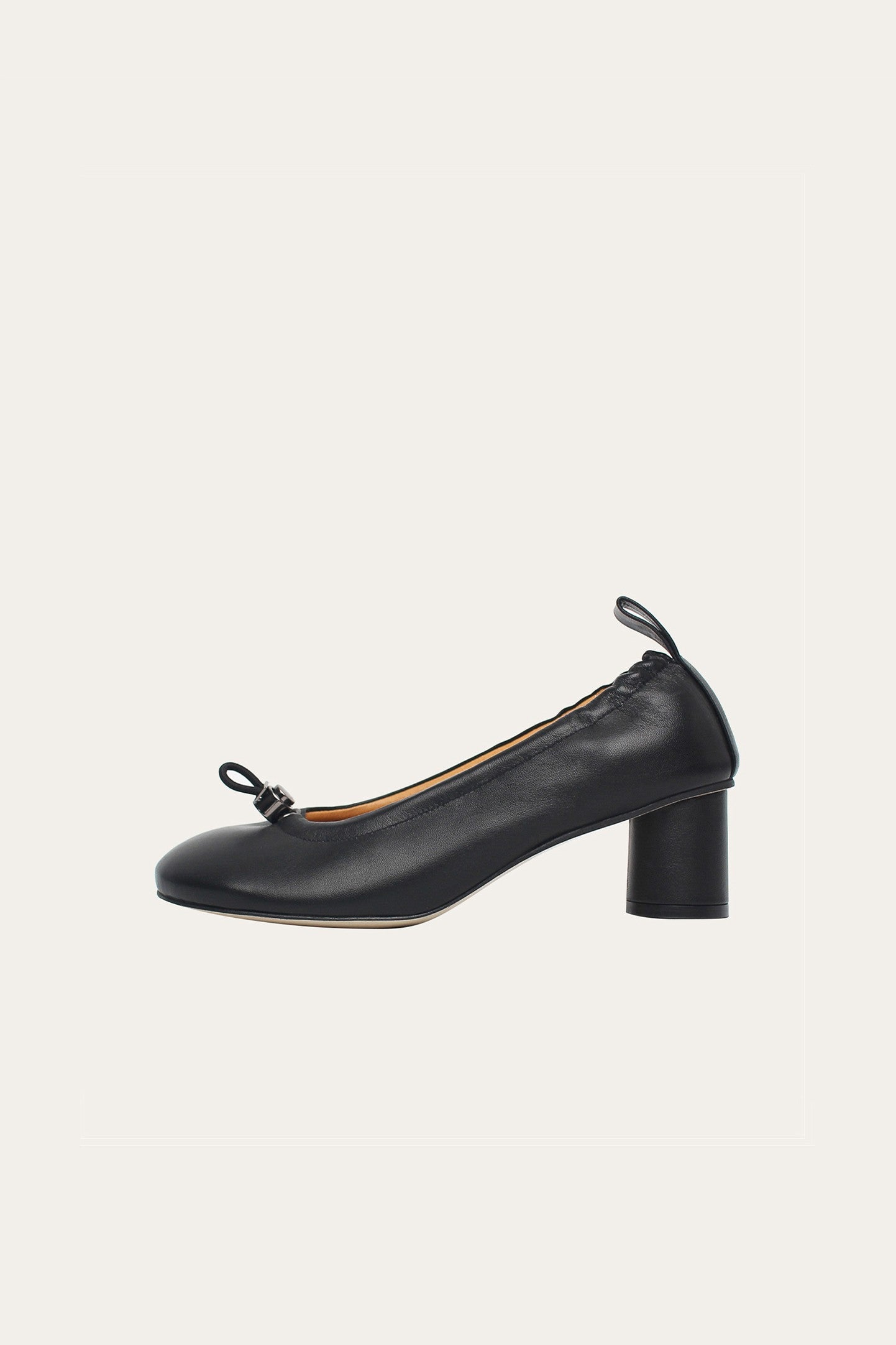 Finoacinque Ngela black round toe pumps with stopper heel, stylish middle heel, and classic design for women.