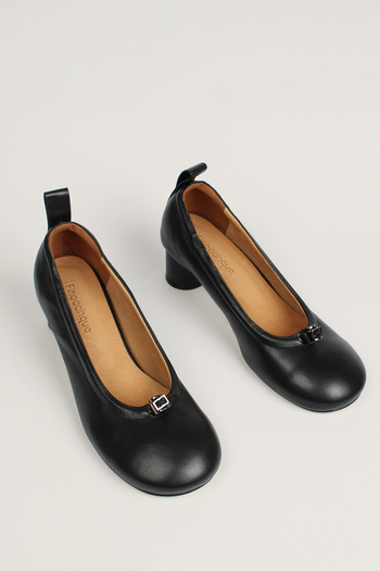 Finoacinque Ngela black round toe stopper middle pumps with sleek design and comfortable fit, perfect for stylish everyday wear.