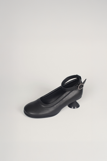Black Finoacinque Uhjeo hourglass middle heel strap pumps with sleek design and ankle strap, stylish footwear for women.