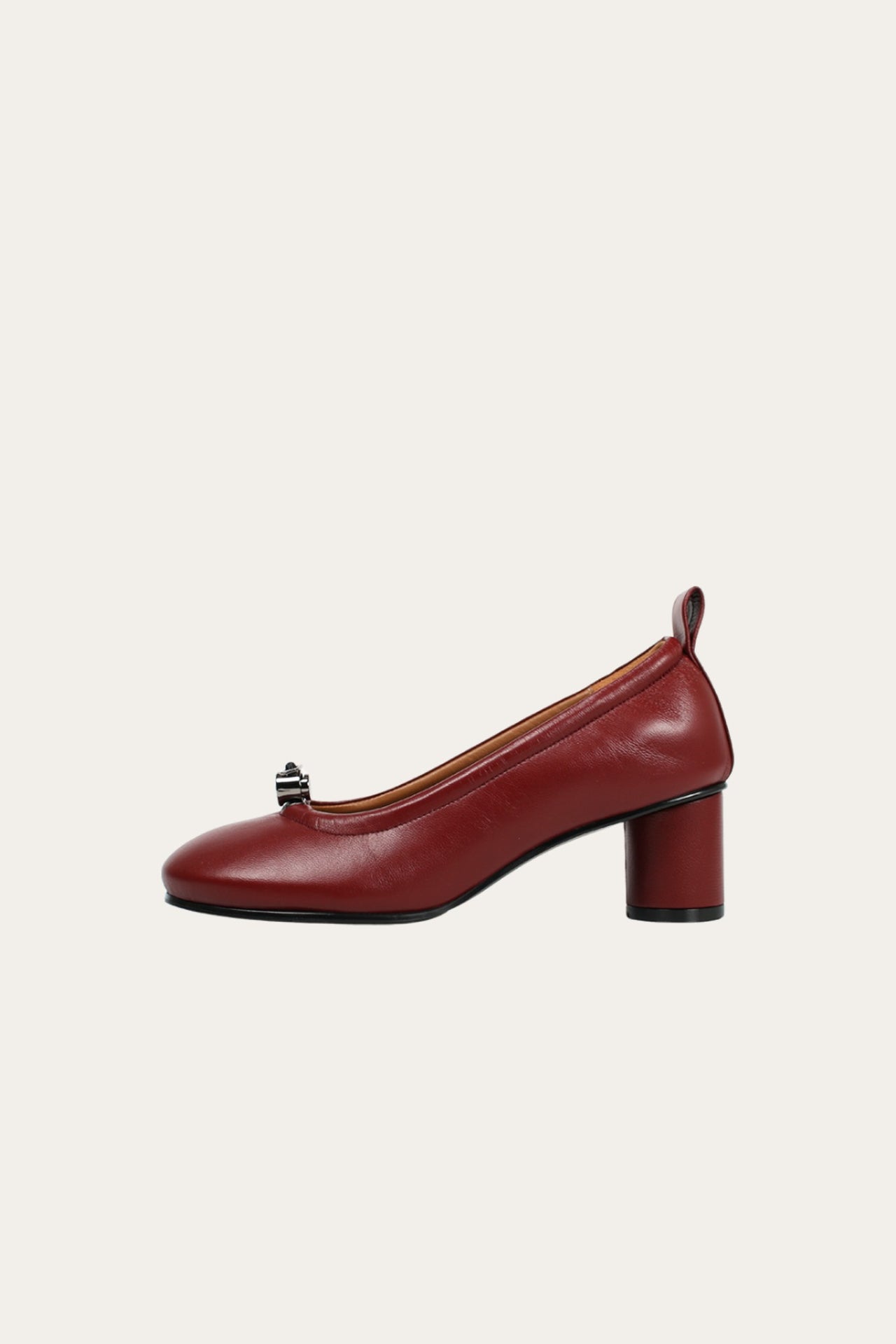 Finoacinque Ngela burgundy round toe pumps with stopper heel, stylish middle-height heel, and smooth leather finish.