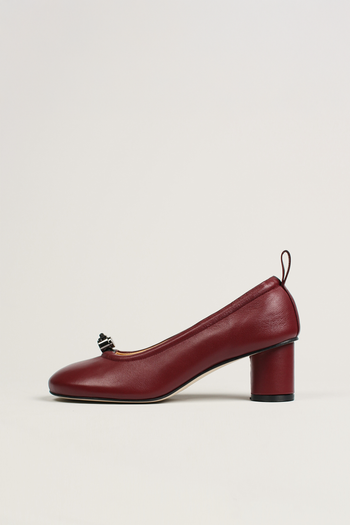 Finoacinque Ngela burgundy round toe stopper middle pumps, stylish women's footwear with a sleek design and comfortable fit.