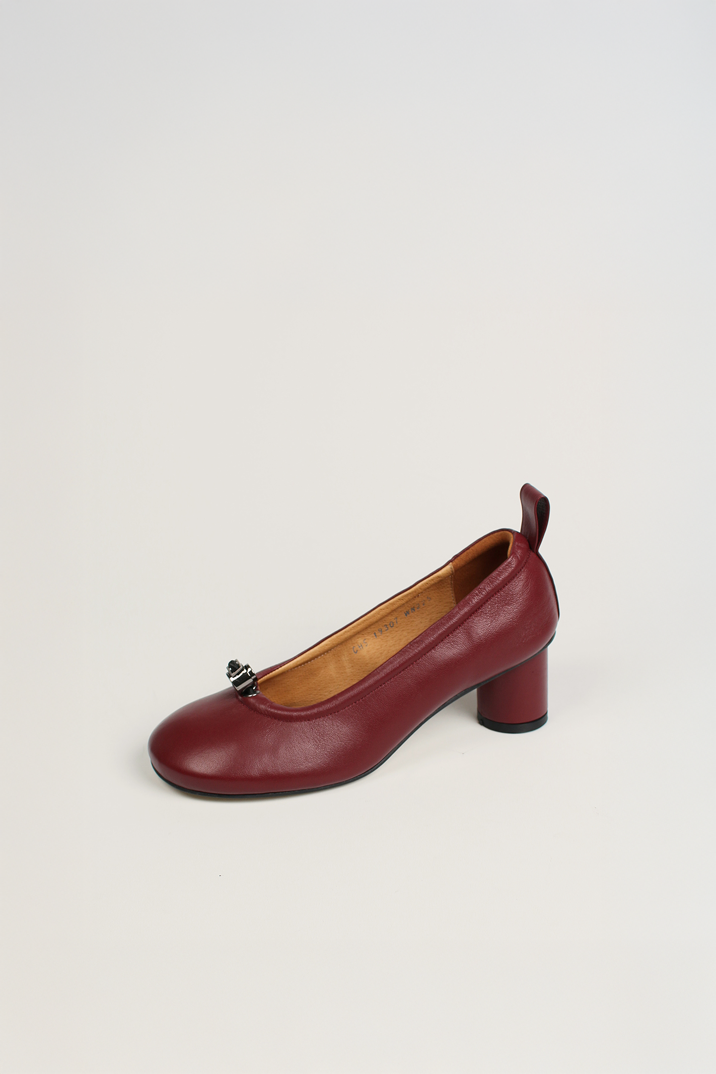 Finoacinque Ngela Burgundy round toe stopper middle pumps showing classic design and smooth leather finish.
