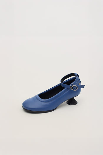 Navy Uhjeo Hourglass Middle Heel Strap Pumps by Finoacinque, featuring sleek design and stylish ankle strap.