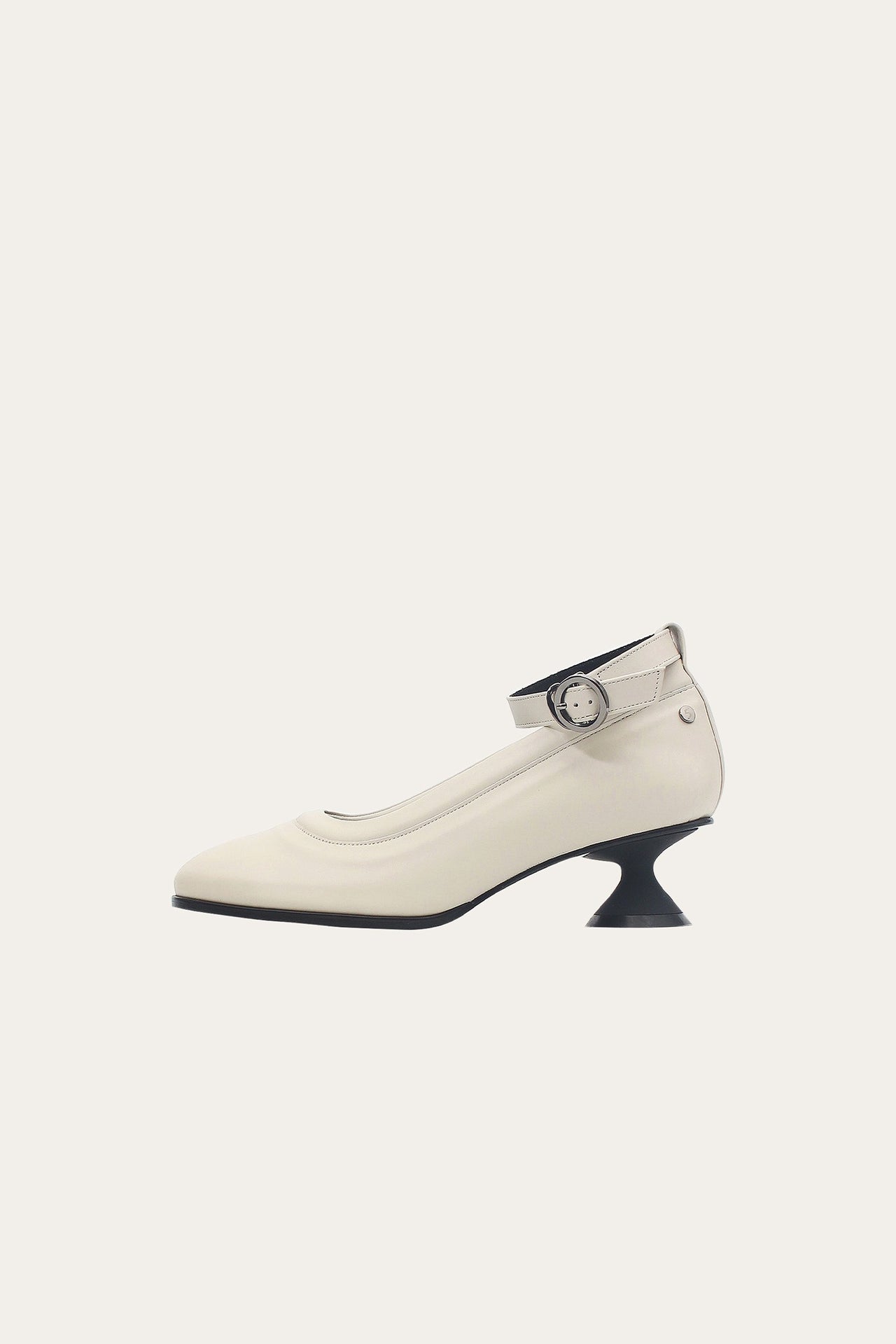 White Uhjeo hourglass middle heel strap pumps by Finoacinque with sleek design and ankle straps, perfect for stylish occasions.