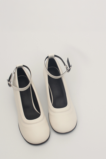 White Uhjeo Hourglass Middle Heel Strap Pumps by Finoacinque featuring a classic design and ankle strap for elegant style.