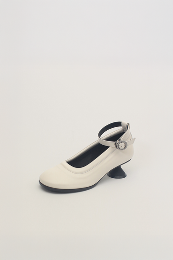Finoacinque Uhjeo white hourglass heel strap pumps with middle heel and elegant design, showcased from the side view.