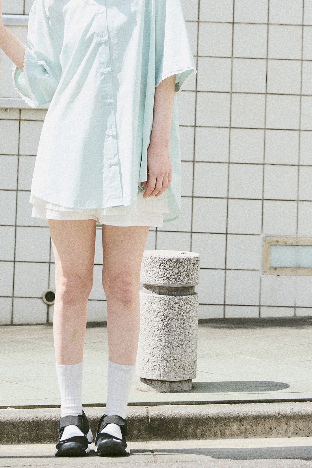 EUNJO Icing oversized icing shirt Sky in light blue with a relaxed fit, casual long-sleeve design, and subtle icing-themed print.
