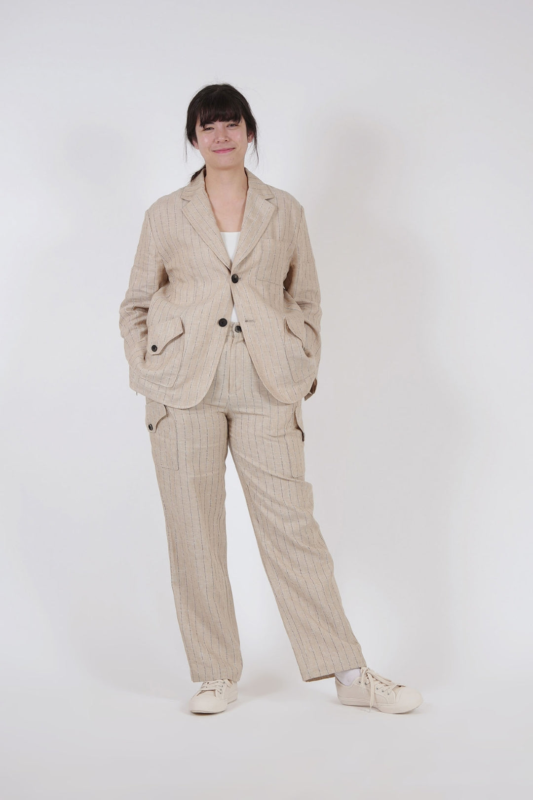 Beige linen cargo pants from IOEDLE, featuring multiple pockets and relaxed fit, displayed on a neutral background.
