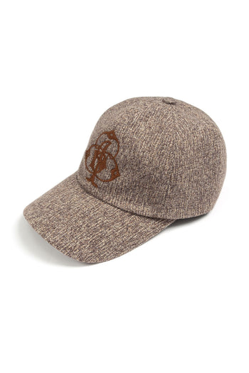IOEDLE Clover Symbol Weaving Cap, one-size knit cap with embroidered clover design, stylish and comfortable for casual wear.
