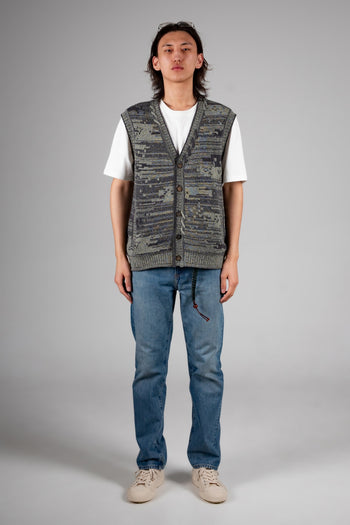 Green Mosaic City knit vest cardigan by IOEDLE, showcasing a stylish layered top with intricate knit pattern.