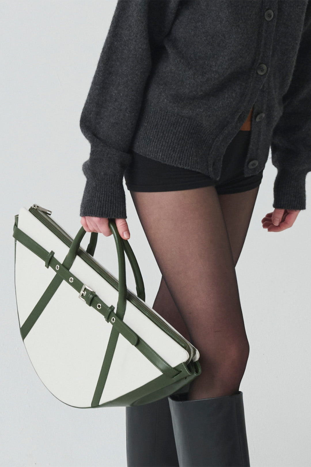 LE SAUT GOCHI Big Bag in vibrant green, spacious tote with sturdy handles and modern design, perfect for everyday use.