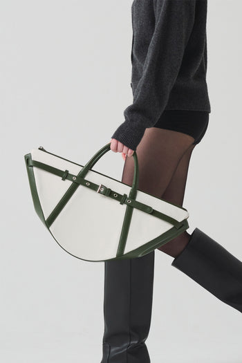LE SAUT GOCHI Big Bag in vibrant green, showcasing a spacious, stylish bag with sturdy handles and a modern design.
