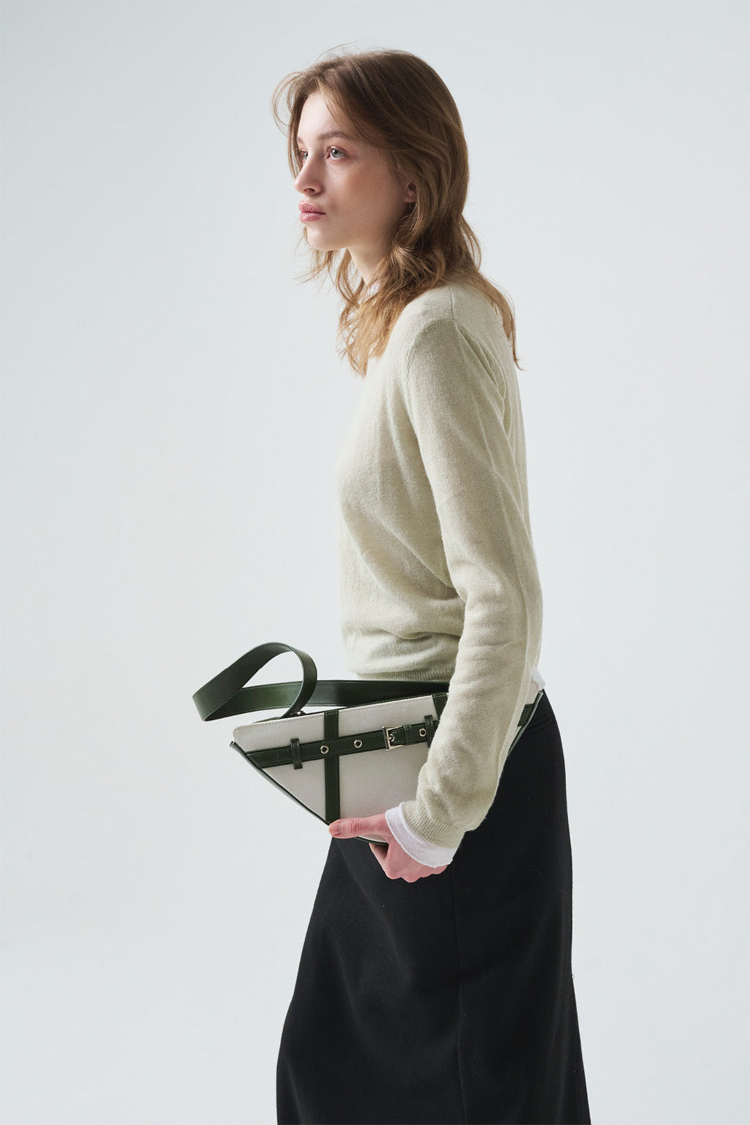 Green LE SAUT GOCHI bag with a compact, stylish design, featuring a small, versatile bag with a sleek, modern look.
