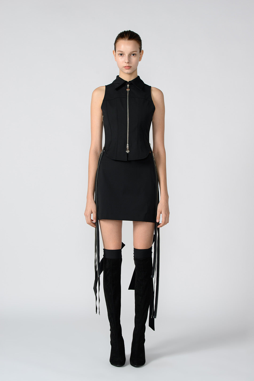 Black Lunecave wool vest, a stylish sleeveless top with a cozy knit texture, perfect for layering or casual wear.