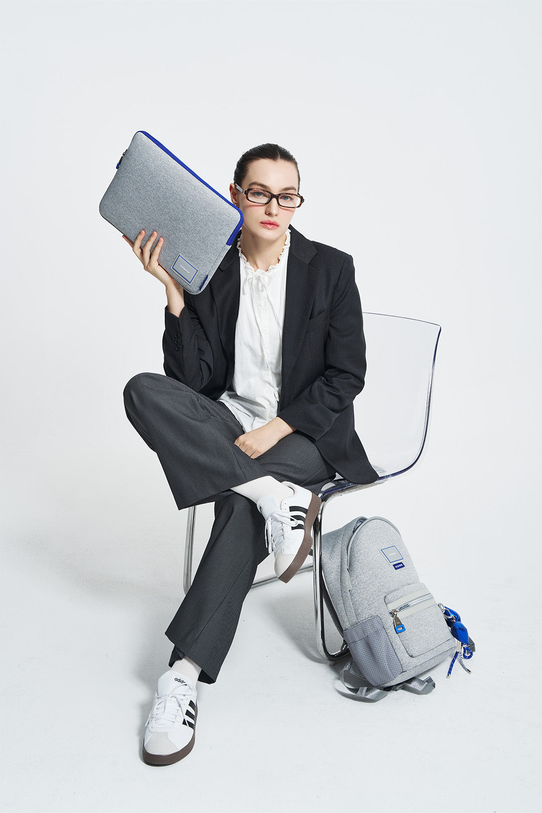 Black MAISONJE My Petite Lady laptop case for 13-inch laptops, featuring a sleek, slim design with soft interior protection.