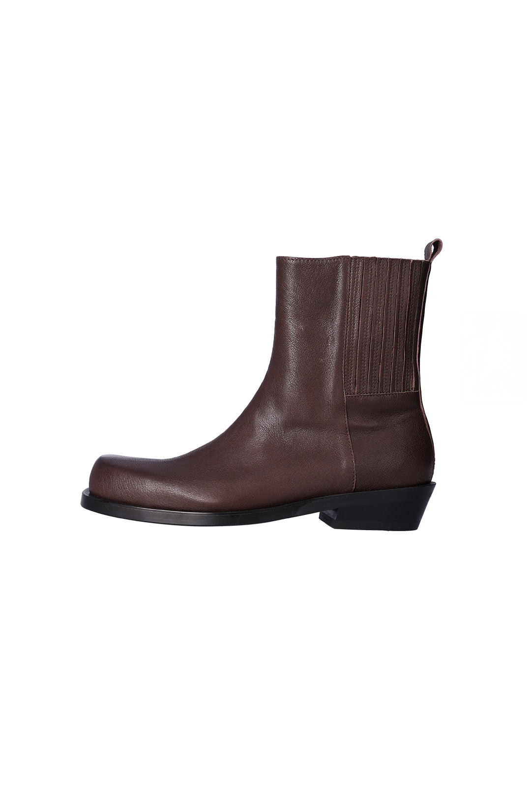 Nuosmiq Rama Chelsea brown boots with elastic side panels and sleek design, perfect for casual or smart-casual outfits.