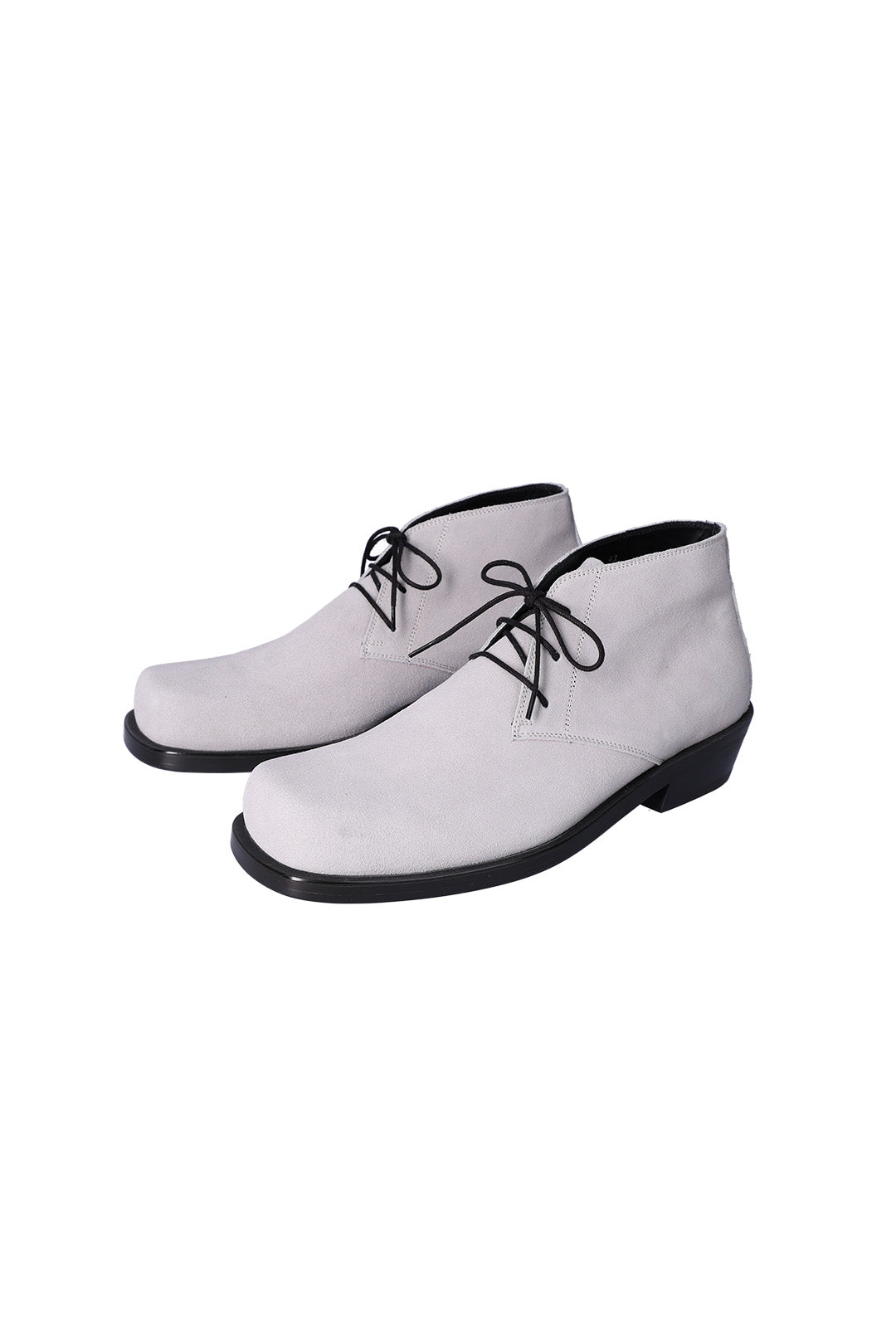 Nuosmiq Basa Chukka Cement boots featuring a classic design with cement-colored leather and sturdy soles.