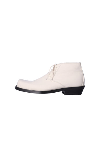 Nuosmiq Basa Chukka Ivory boots featuring smooth leather and classic lace-up design on a neutral background.