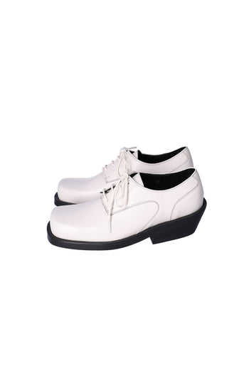 Nuosmiq Hardy Derby Ivory shoe showcasing its sleek design and smooth leather finish.