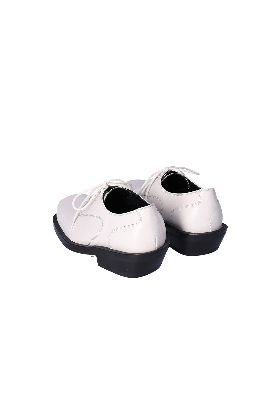 Nuosmiq Hardy Derby in ivory leather featuring classic design and sleek craftsmanship, perfect for stylish men's footwear.