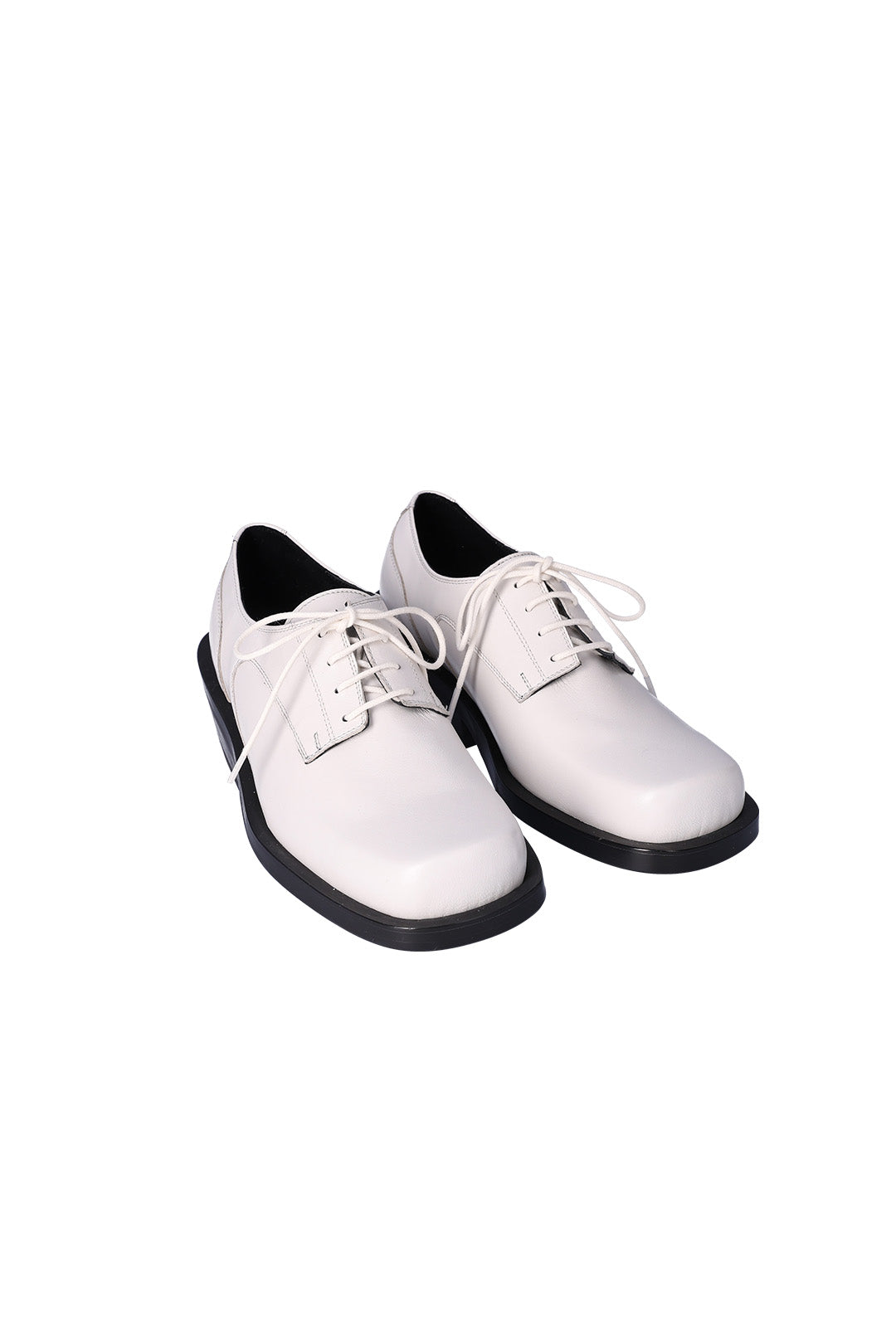 Nuosmiq Hardy Derby Ivory shoe in a close-up view showing the sleek design and smooth ivory leather finish.