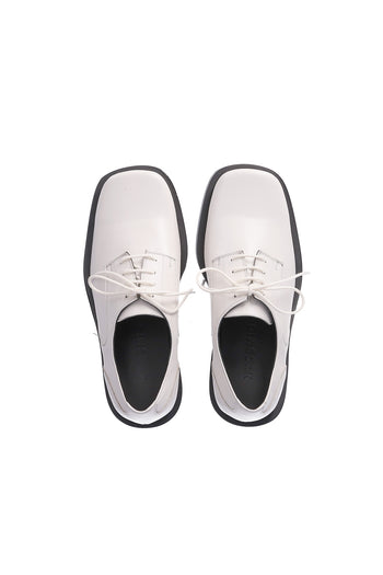 Nuosmiq Hardy Derby shoe in ivory, showcasing its elegant leather design and classic derby style with detailed stitching.