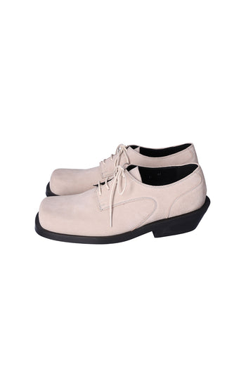 Nuosmiq Hardy Derby shoe in light beige leather, showcasing a sleek design and classic derby style.