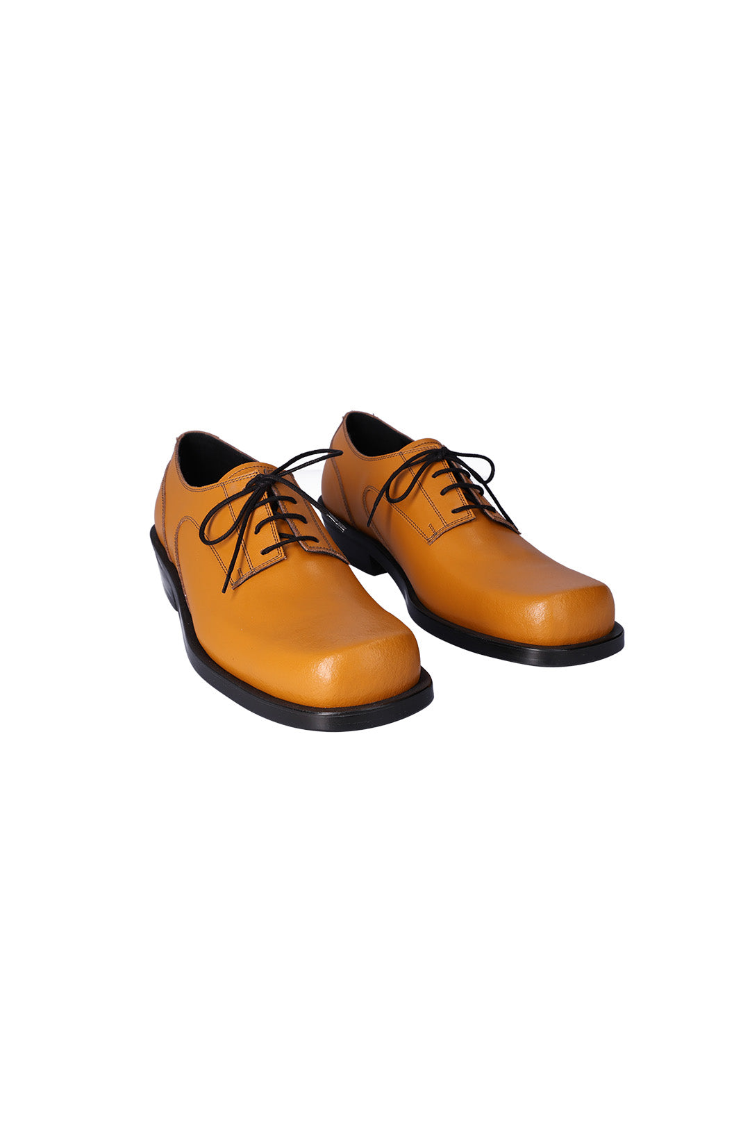 Nuosmiq Hardy Derby Mustard derby shoe with classic brown leather and lace-up design, stylish and comfortable for everyday wear.