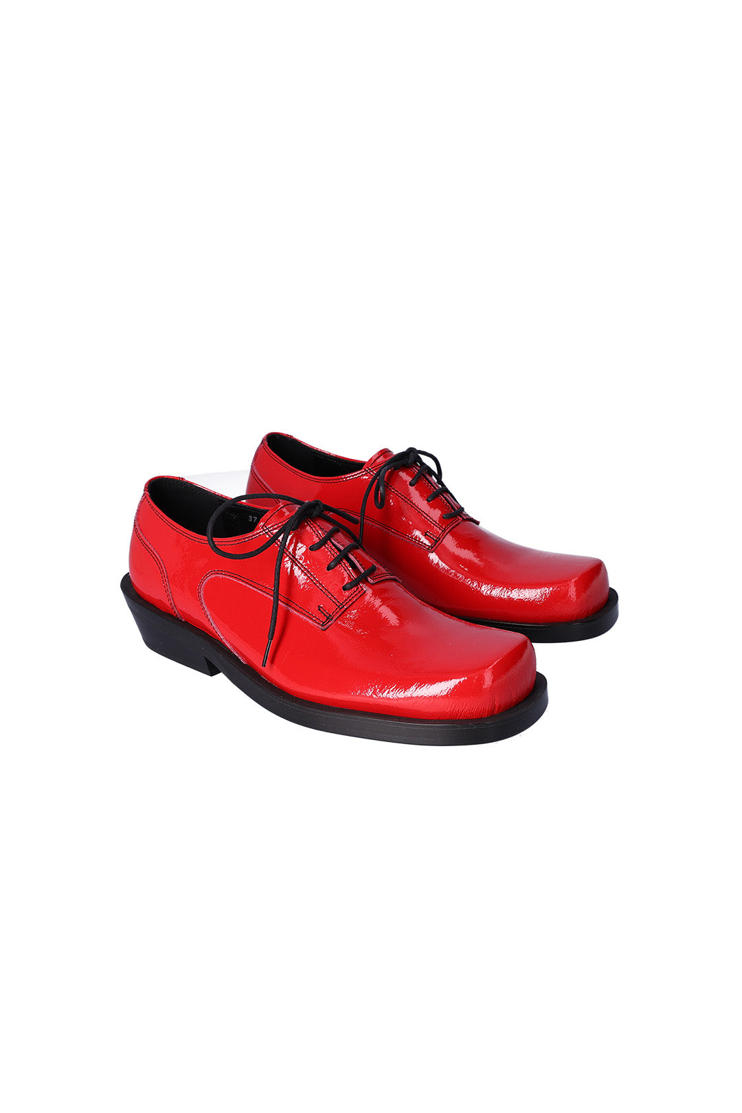 Nuosmiq Hardy Derby Red derby shoes with red leather uppers and classic lace design, showcasing stylish footwear.