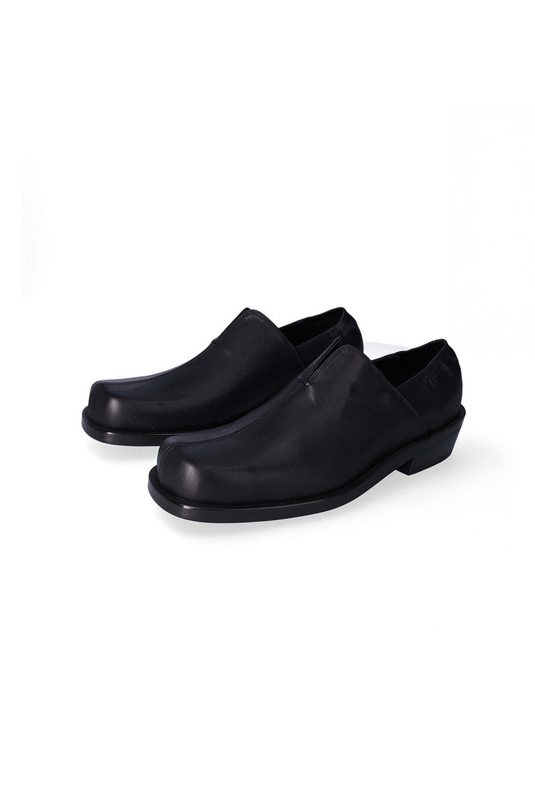 Black Nuosmiq Nujan Slips loafers featuring smooth leather and classic slip-on design, perfect for casual or formal wear.