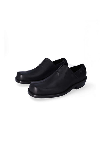 Black Nuosmiq Nujan Slips loafers featuring smooth leather and classic slip-on design, perfect for casual or formal wear.
