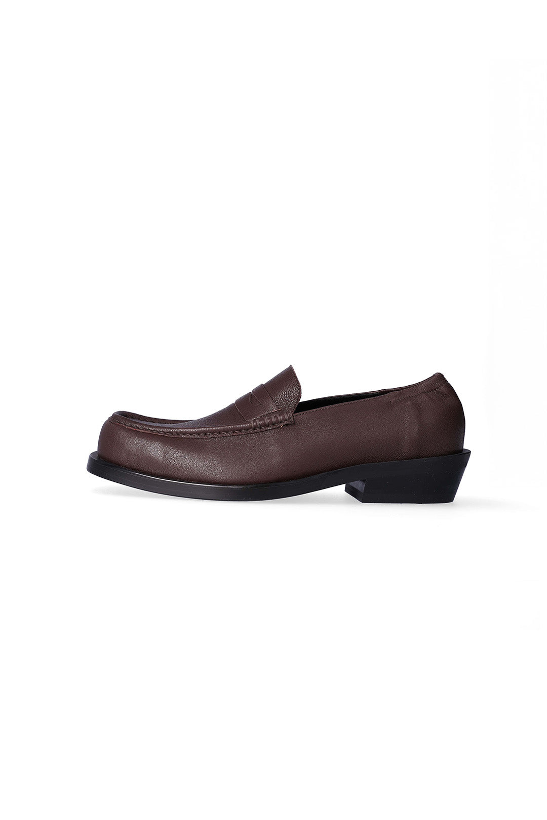 Nuosmiq Godri Colp brown loafers featuring smooth leather and classic slip-on design, shown on a clean white background.