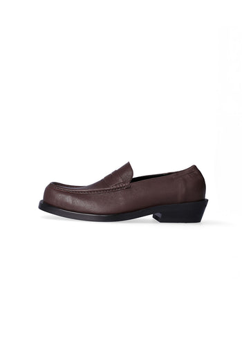 Nuosmiq Godri Colp brown loafers featuring smooth leather and classic slip-on design, shown on a clean white background.
