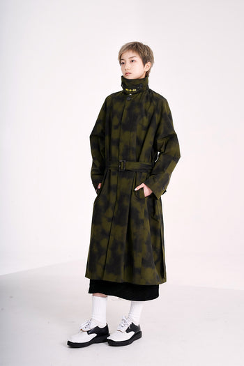 Khaki fog washing trench coat by Phenomenon Seeper, stylish jacket with a modern, weather-ready design and classic silhouette.