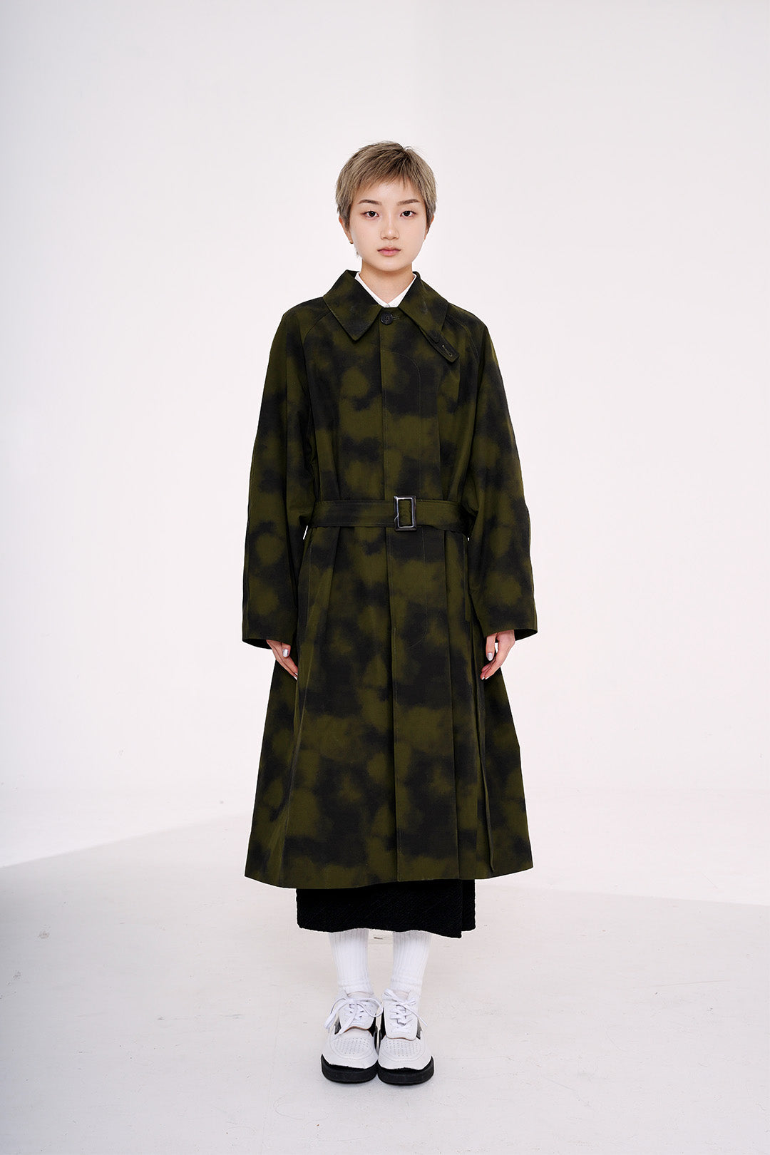 Khaki fog washing trench coat by Phenomenon Seeper, stylish jacket with a sleek, modern design and durable fabric.