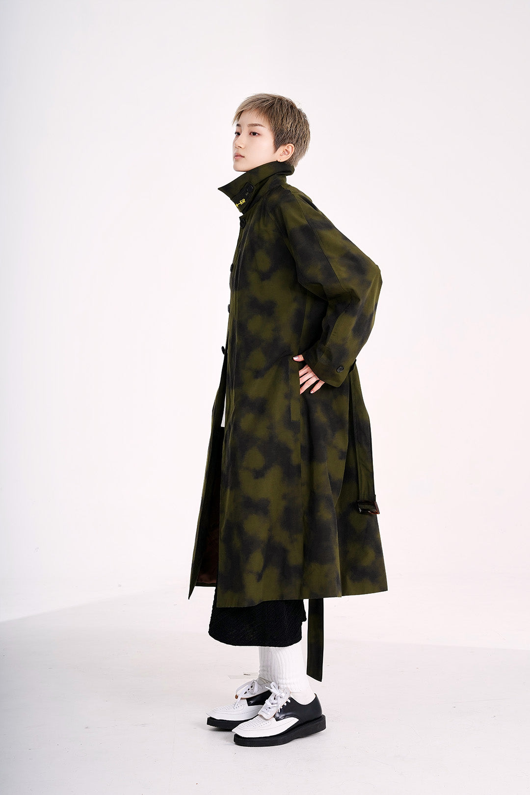 Phenomenon Seeper fog washing trench coat in khaki, stylish jacket with a sleek, modern design and durable fabric.