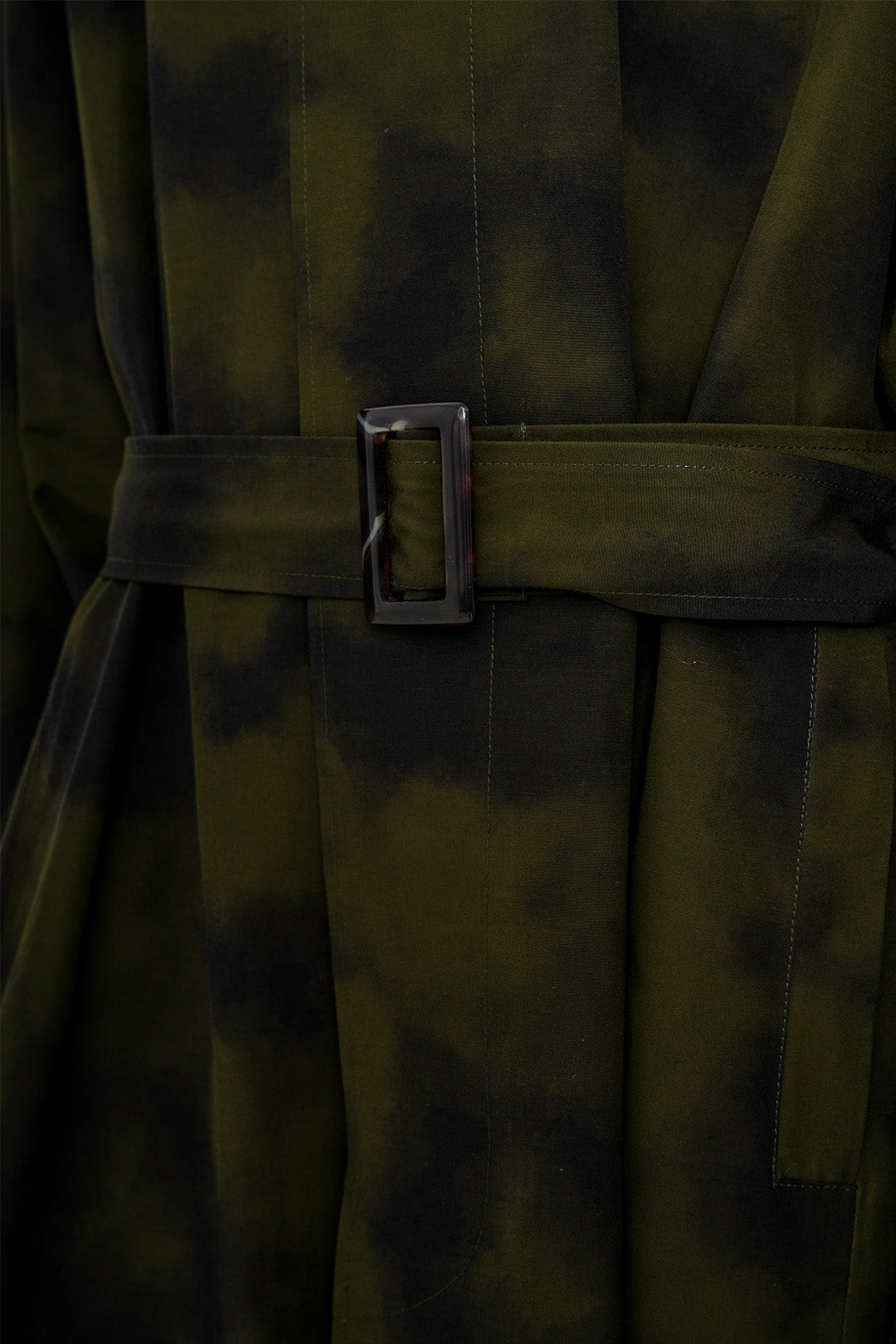Khaki fog-washed trench coat from Phenomenon Seeper, stylish jacket with a classic design and modern fabric finish.