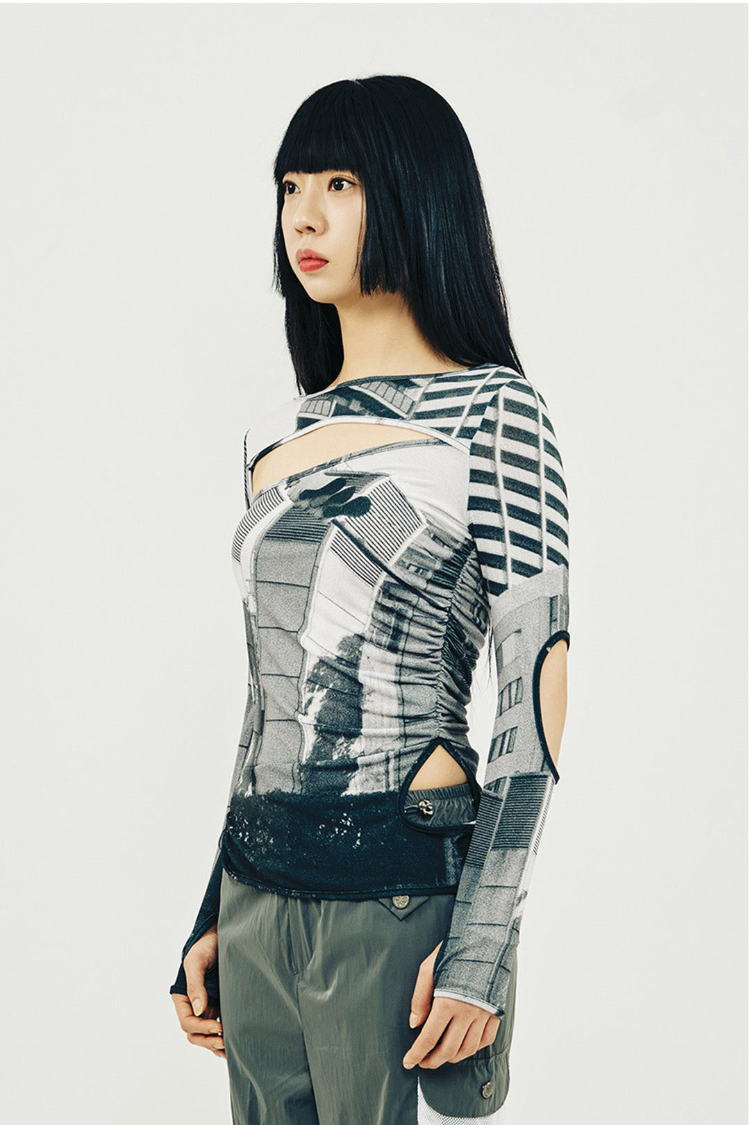 Phenomenon Seeper Hole Shirring T-Shirt Tokyo, a stylish casual shirt with unique hole detail and shirring design.