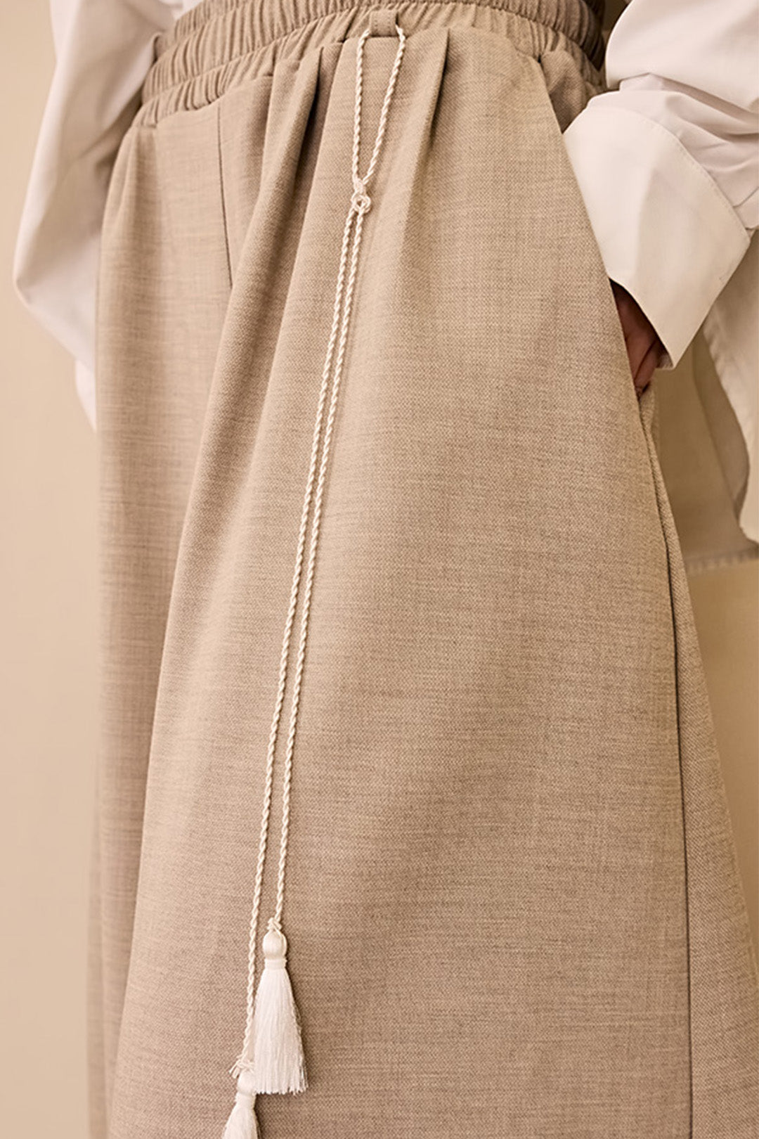 Reculer Maximal Wide Beige bottoms, one size, featuring a relaxed fit and neutral beige fabric, perfect for casual wear.