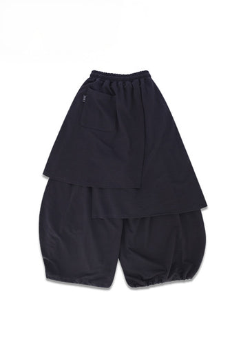 Black Reculer sweat skirt pants, comfortable bottoms with a relaxed fit, designed for casual wear and versatile styling.