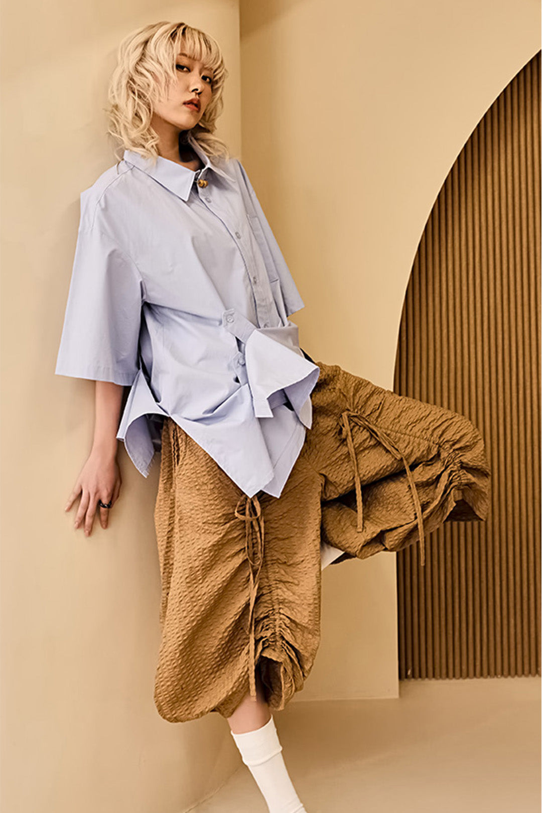 Reculer brown shirring skirt pants, one-size bottoms with a stylish gathered design, shown on a model.