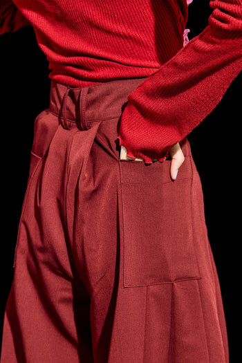 Reculer wide pleated burgundy pants for women, featuring a relaxed fit and stylish design, shown on a model.