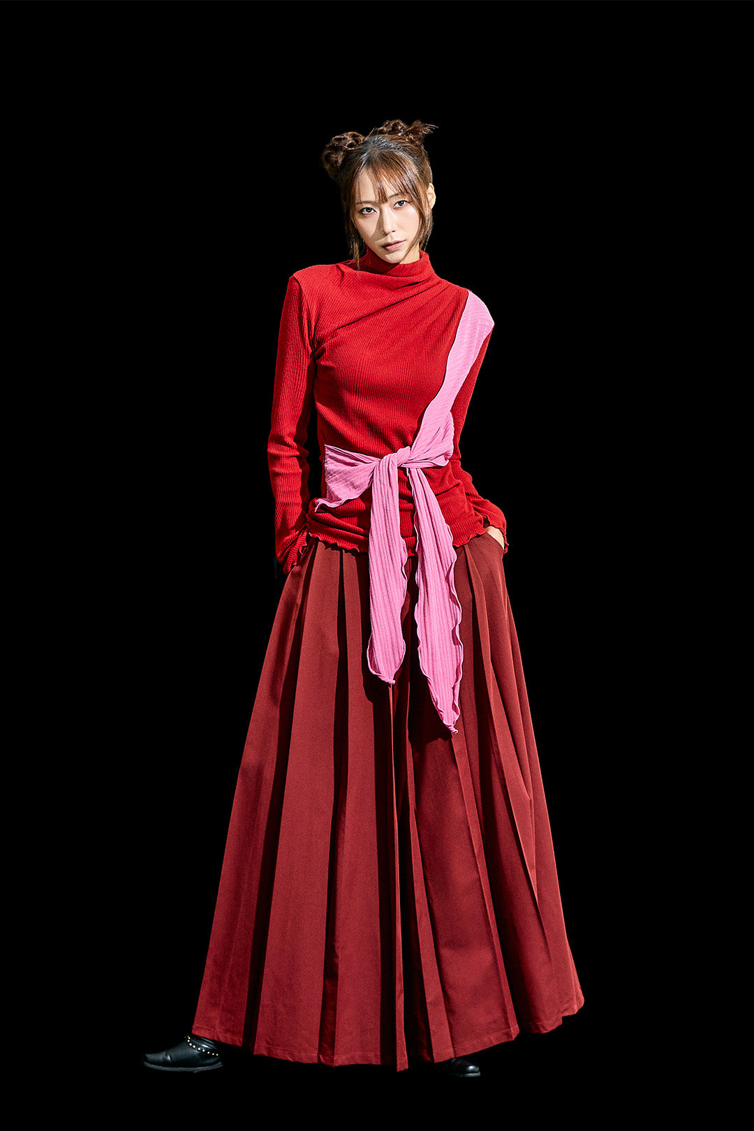 Reculer wide pleated burgundy pants with a relaxed fit and flowing fabric, styled as casual women's bottoms.