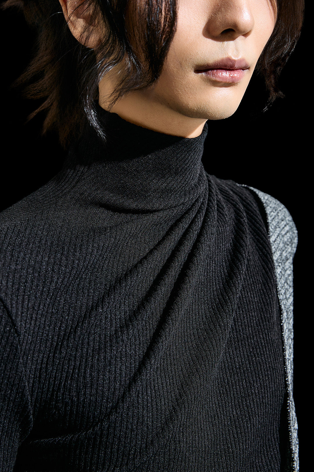 Black Reculer cowl string coloration draped T-shirt, featuring a loose fit and stylish design, displayed on a plain background.