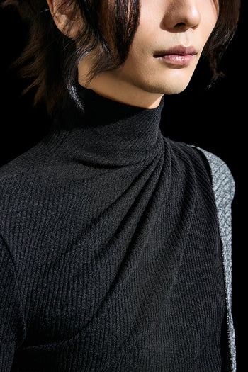 Black Reculer cowl string coloration draped T-shirt, featuring a loose fit and stylish design, displayed on a plain background.