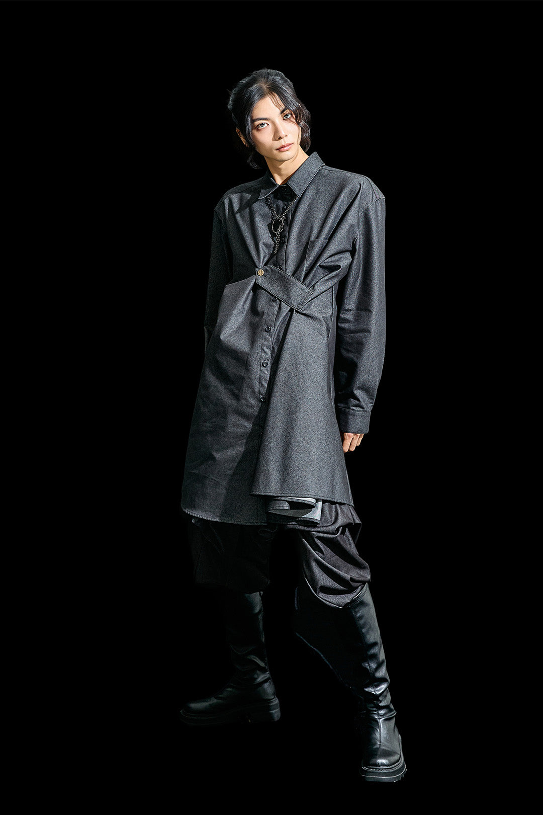 Reculer black denim long shirt with a draped, relaxed fit, casual style, and one-size design, shown on a mannequin.